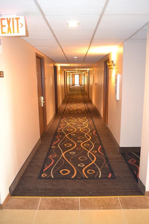Sky Lodge Inn & Suites - Delavan Exteriör bild