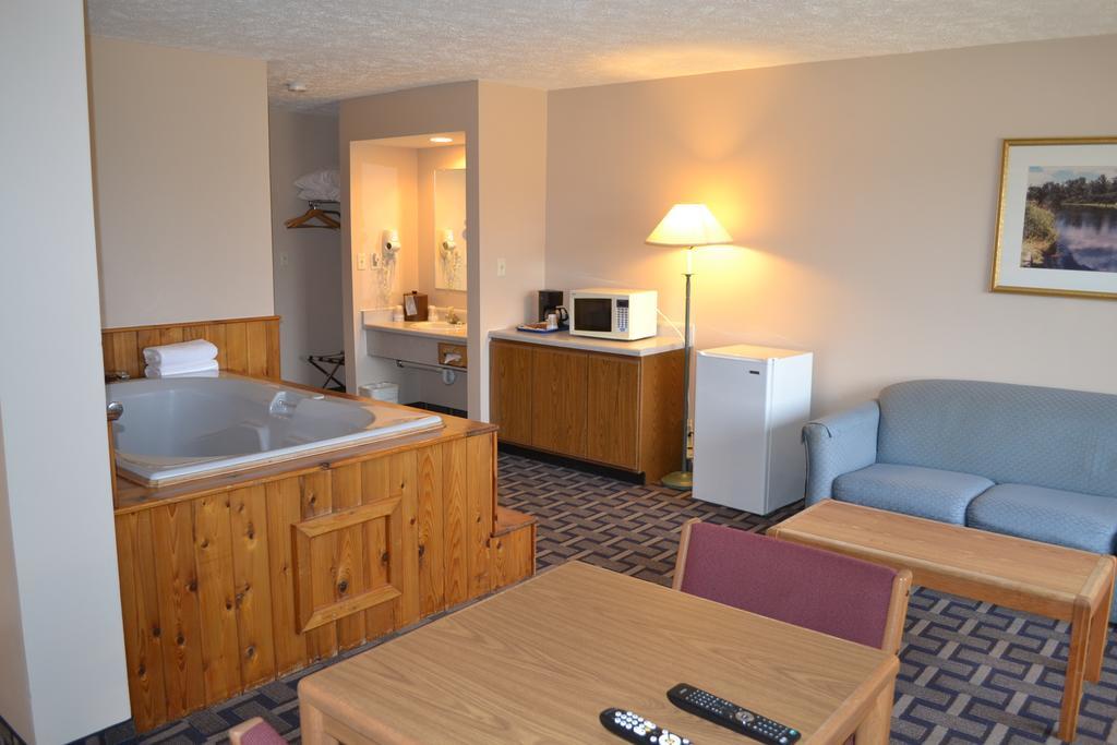 Sky Lodge Inn & Suites - Delavan Exteriör bild