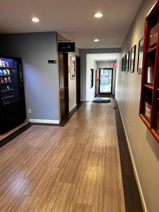 Sky Lodge Inn & Suites - Delavan Exteriör bild
