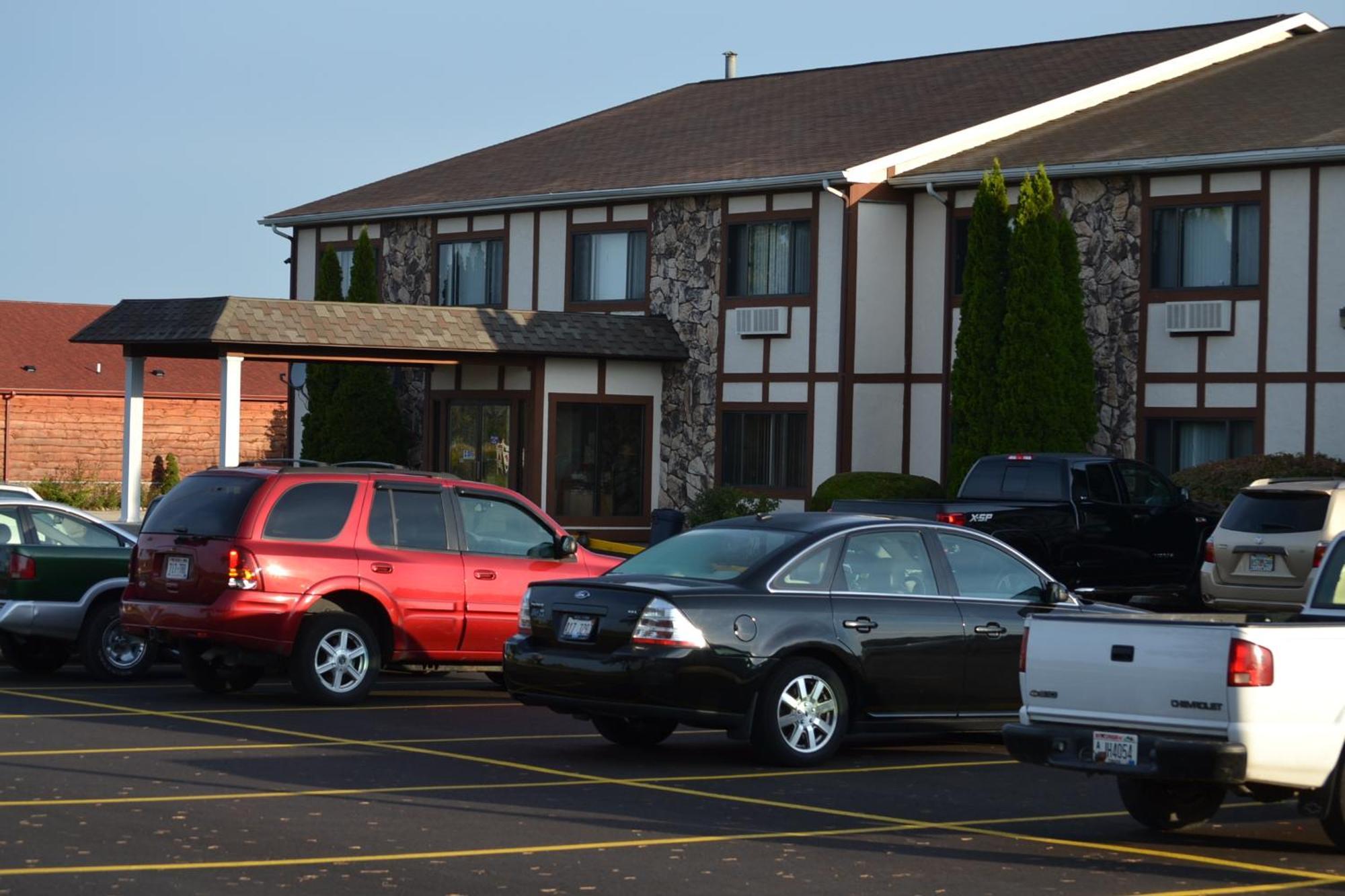 Sky Lodge Inn & Suites - Delavan Exteriör bild