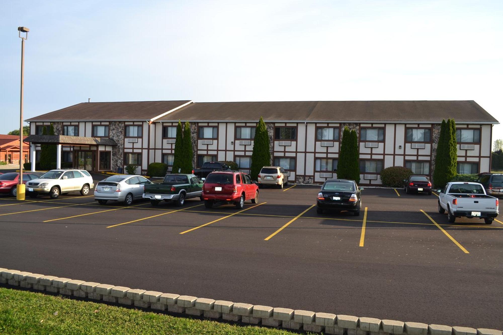 Sky Lodge Inn & Suites - Delavan Exteriör bild