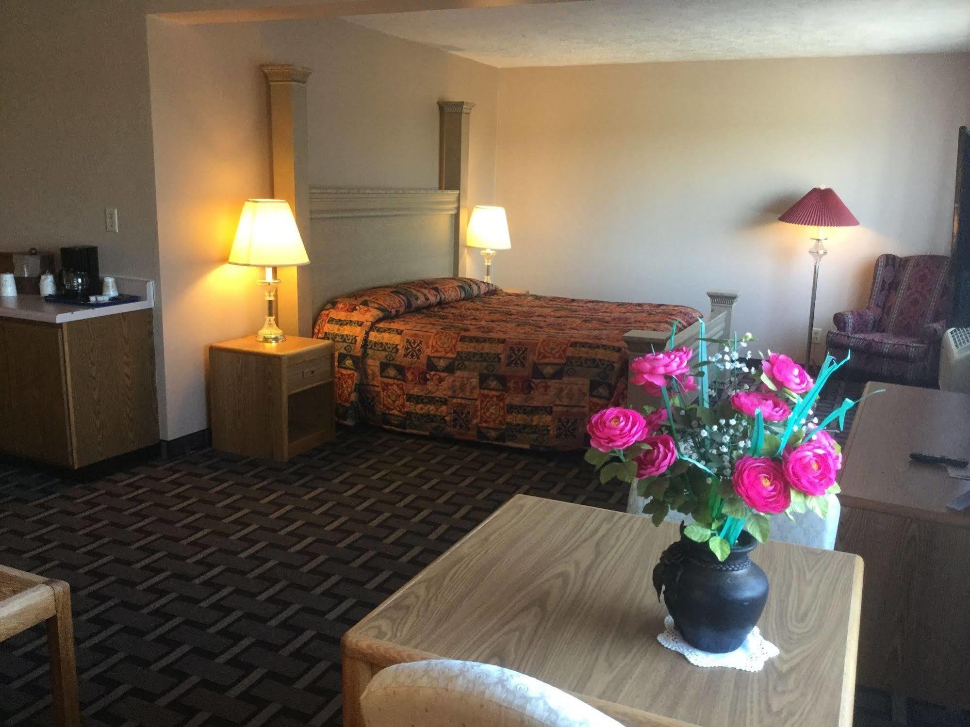 Sky Lodge Inn & Suites - Delavan Exteriör bild