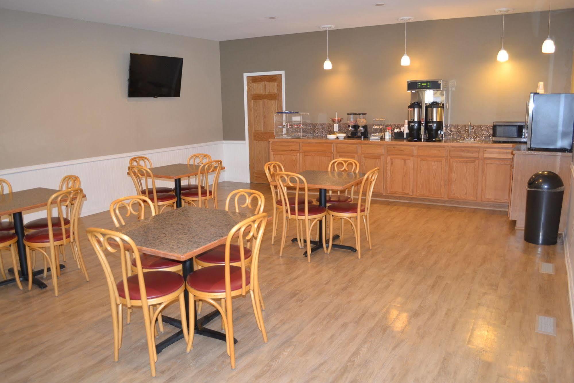 Sky Lodge Inn & Suites - Delavan Exteriör bild
