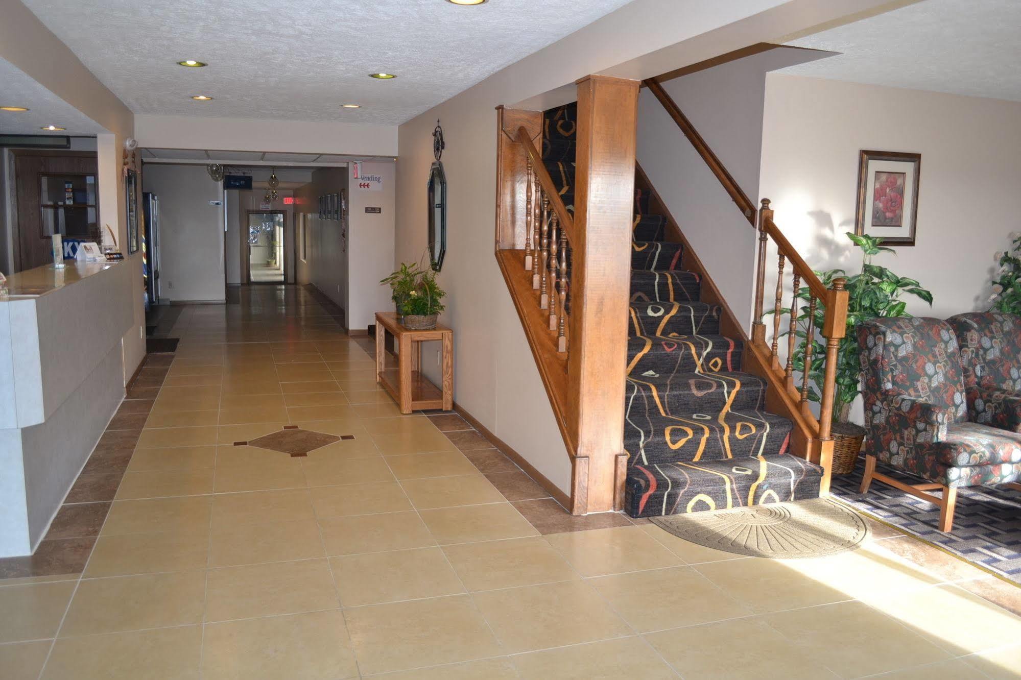 Sky Lodge Inn & Suites - Delavan Exteriör bild