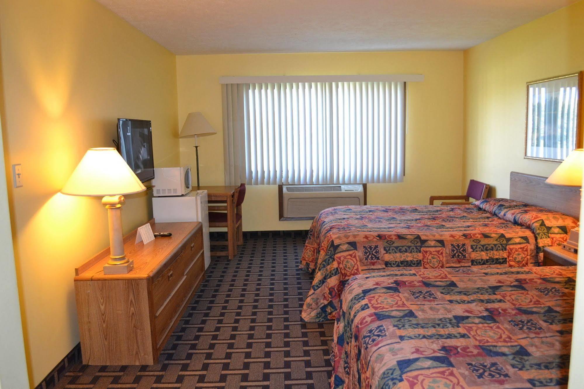 Sky Lodge Inn & Suites - Delavan Exteriör bild