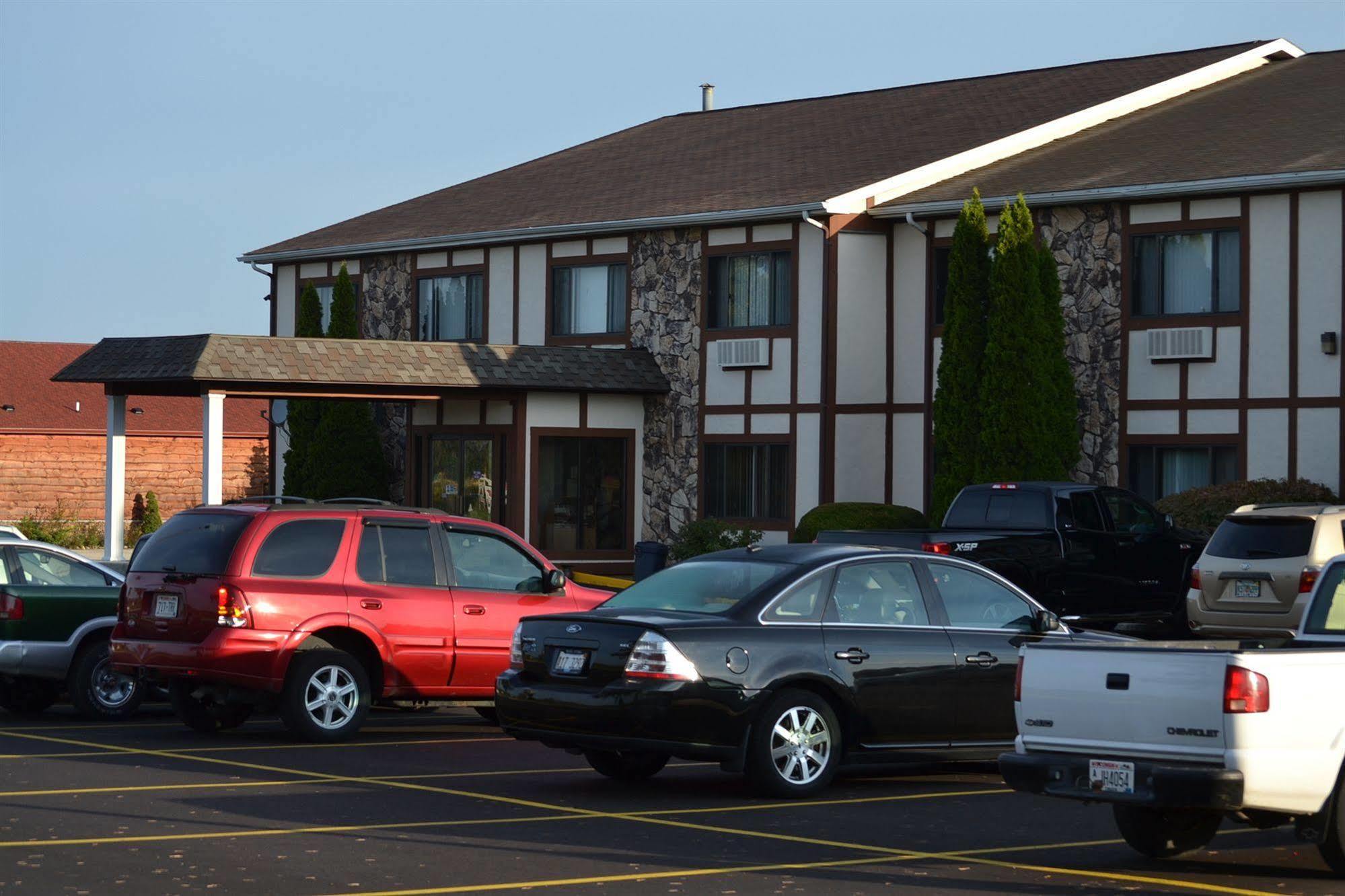 Sky Lodge Inn & Suites - Delavan Exteriör bild