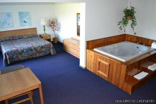 Sky Lodge Inn & Suites - Delavan Exteriör bild